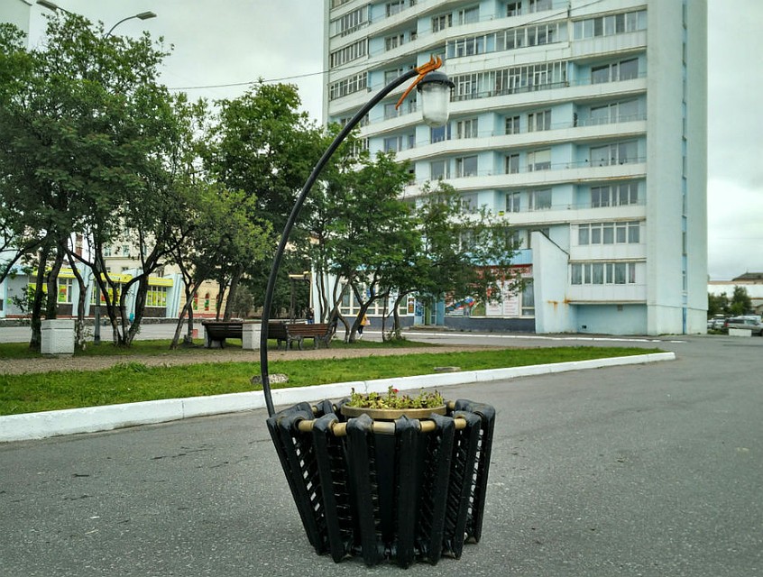В Североморске на арт-объект пошли старые батареи. Фото: vk.com/uyutnoye_zapolyarye