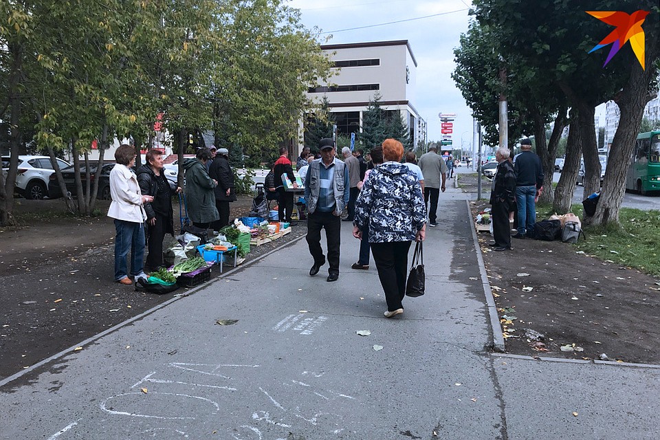 Пенсионерок пока не трогают, хотя законодательно ограничения в отношении них не прописаны и штрафовать их можно Фото: Лидия Шумкова