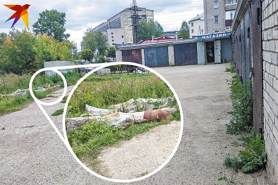 Местные знают, что в магазинчике нелегально торгуют спиртосодержащими жидкостями (назвать это алкоголем язык не поворачивается). Здесь же и обустроена «беседка» Фото: Евгений ДЕМИХОВ