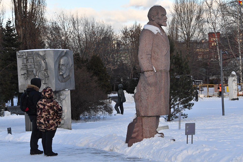 Ленин из "Музеона" авторства Владислава Чазова в столичном Парке Горького тоже не каноничный. Похож на рамешковского Ильича. Фото: Владимир ВЕЛЕНГУРИН