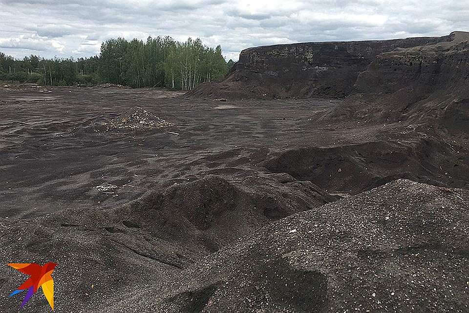 Из отходов химического производства выросли горы. Фото: Павел КЛОКОВ
