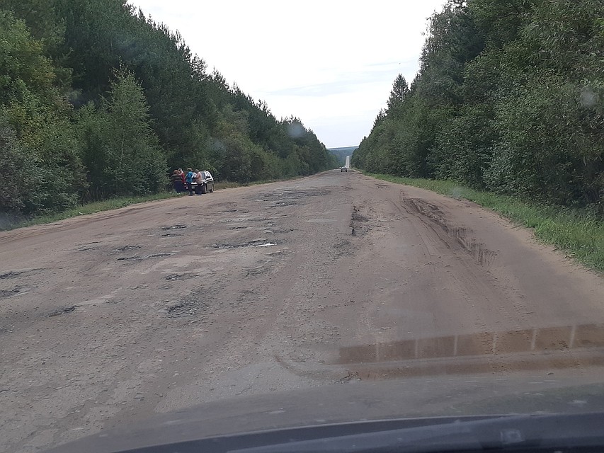 Ямы и выбоины по всей дороге Фото: соцсети
