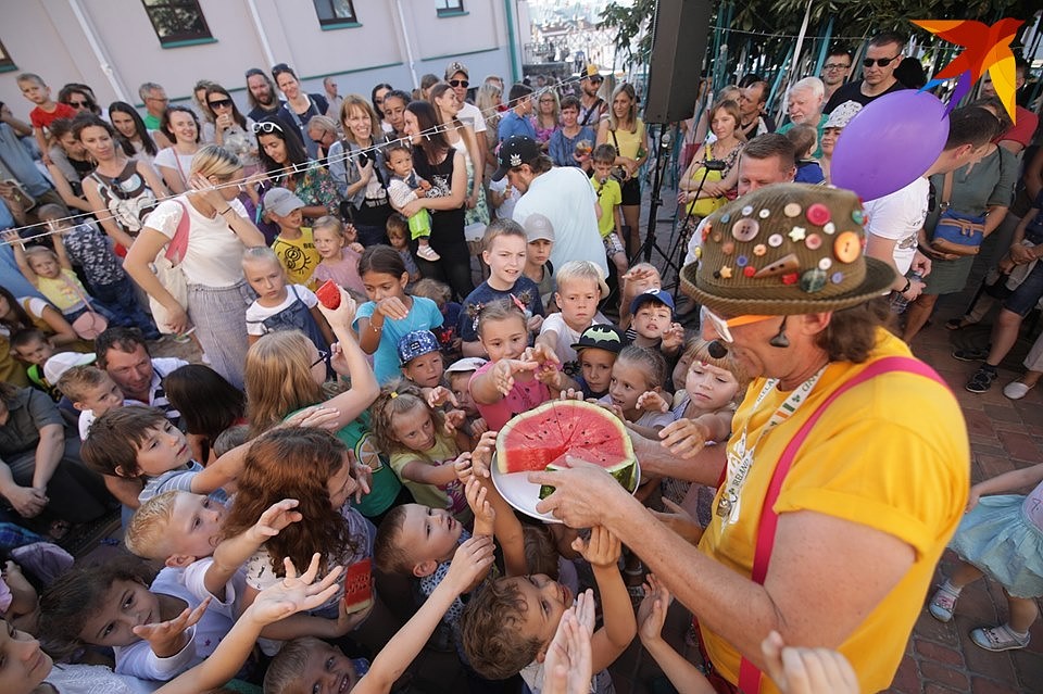 Детей на фестивале развлекали аниматоры. Фото: Павел МАРТИНЧИК