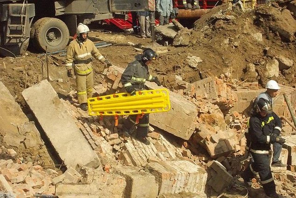 Известно, что под завалами погибли два человека. Фото: Новосибирская служба эвакуации «АСТ-54»