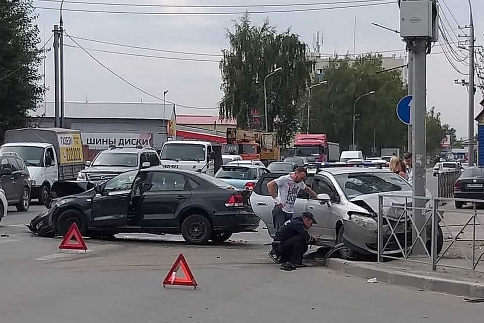 В аварии пострадали оба водителя и 16-летний пасссажир. Фото: ГИБДД Новосибирска.