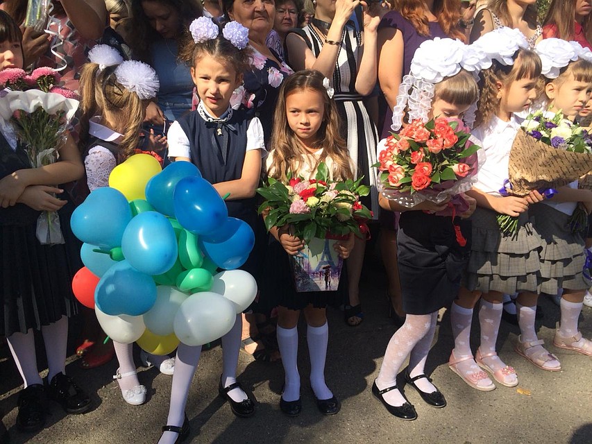 За школьные парты сели 13 тысяч первоклассников. Фото: Алексей Попков