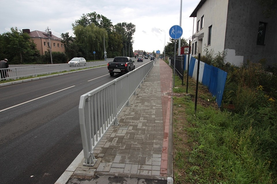 Так тротуар и велодорожка начинаются со стороны Гурьевской развязки. Фото: Иван МАРКОВ