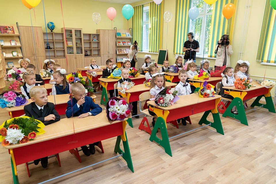 Во всех классах появилась новая мебель.