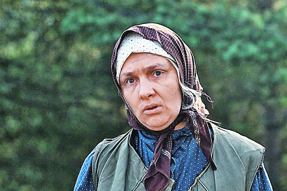 В роли бабы Шуры - 38-летняя актриса Наталья Тенякова, кстати, настоящая жена Сергея Юрского.