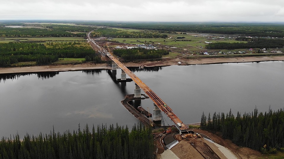 560-метровый мостовой переход возводится на 756 км федеральной трассы «Вилюй».