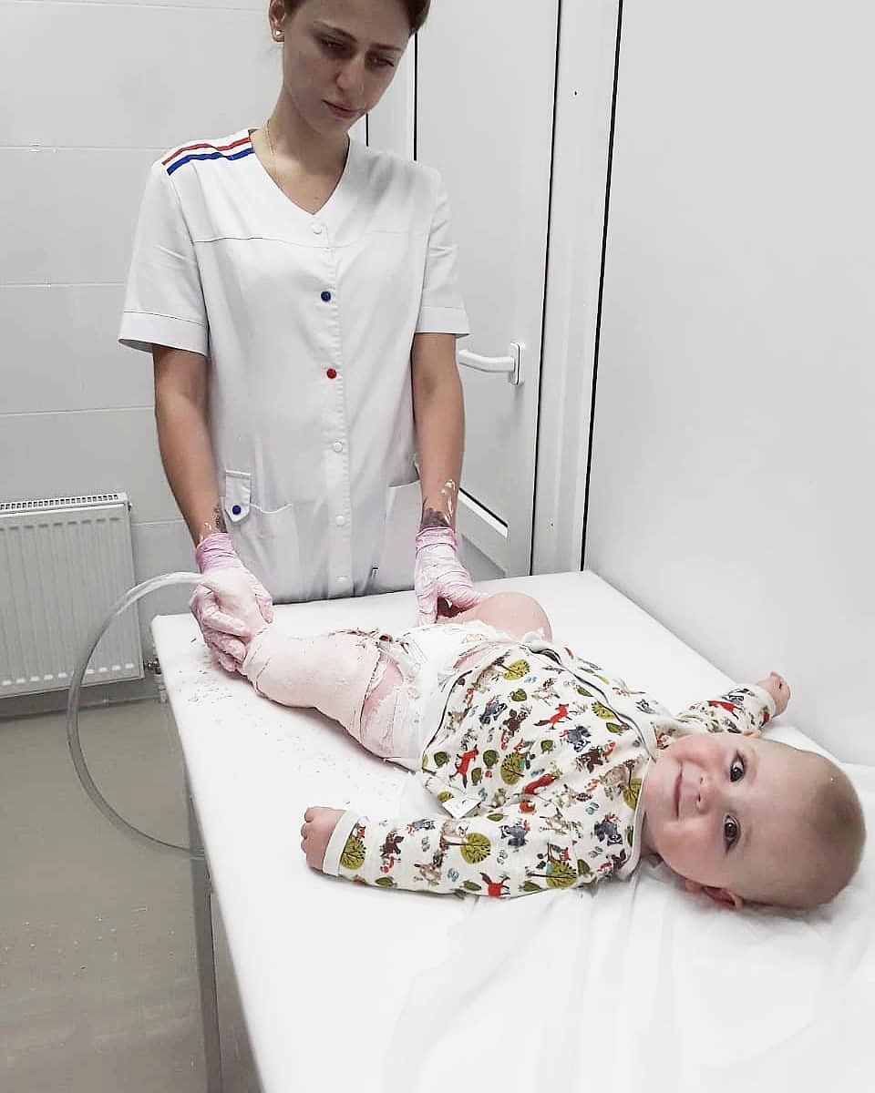 Чтобы спасти малыша от инвалидного кресла, нужны постоянные тренировки. Фото: instagram.com/ivan_ystim