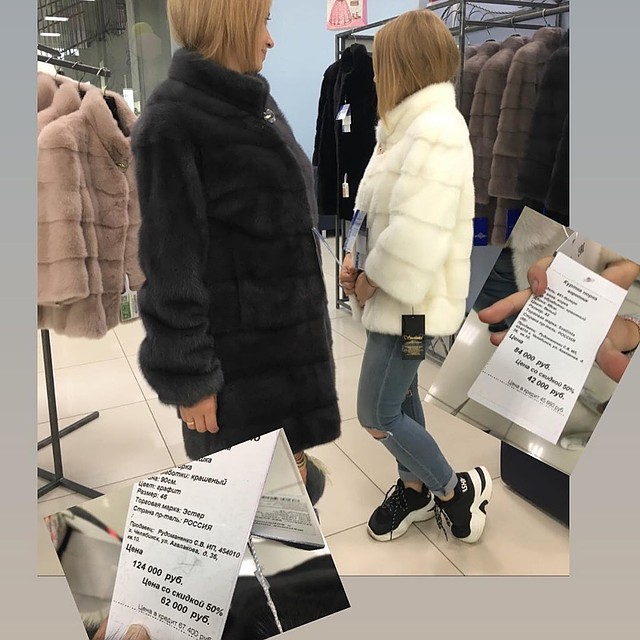 А вот акция на шубки. Обе за полцены. Фото героев публикации