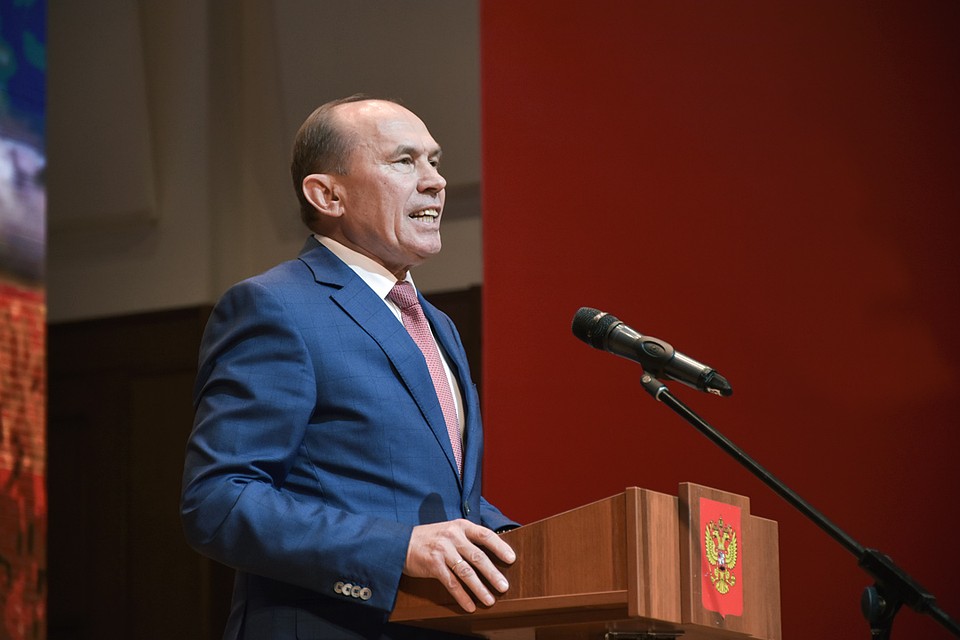 Поздравление от Вячеслава Ярманова. Фото: Алена МАРТЫНОВА