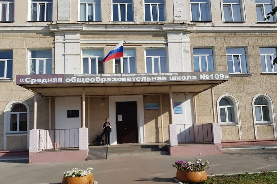 Новосибирцы считают, что школе требуется ремонт. Фото: Новосибирская служба эвакуации «АСТ-54»