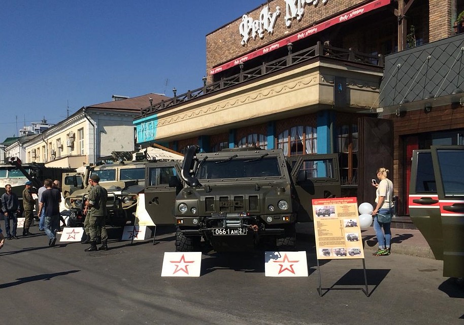 А еще - выставка военной техники. Фото: Алексей ПОПКОВ