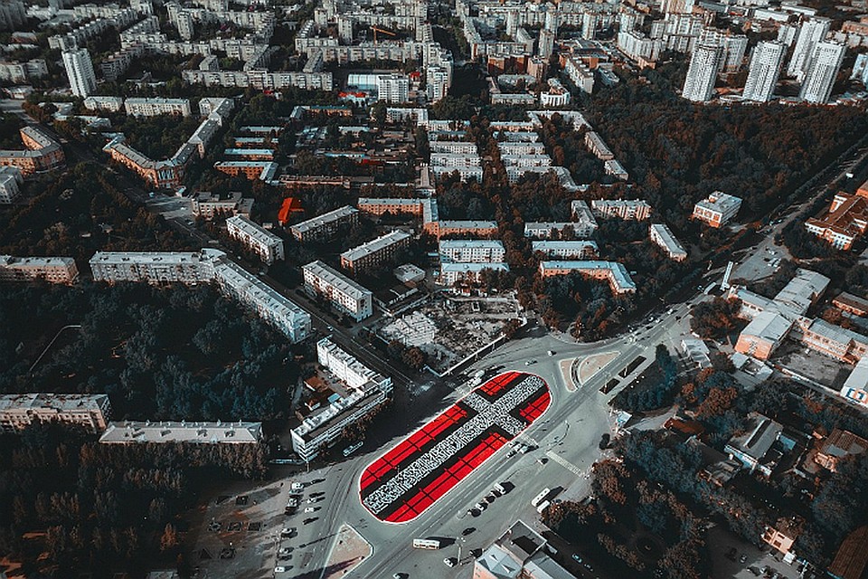 Сразу после завершения "Крест" выглядел очень красиво. Фото: пресс-служба фестиваля "Стенограффия"