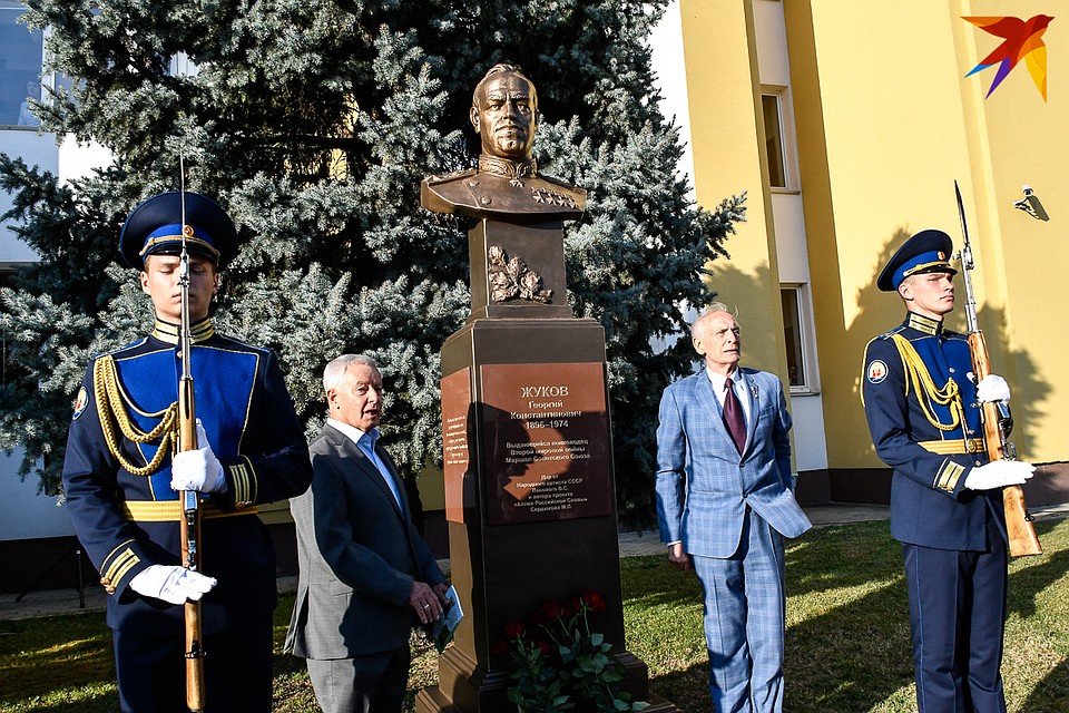 Торжественное открытие бюстов советских полководцев Фото: Кирилл ВЕРШИНИН