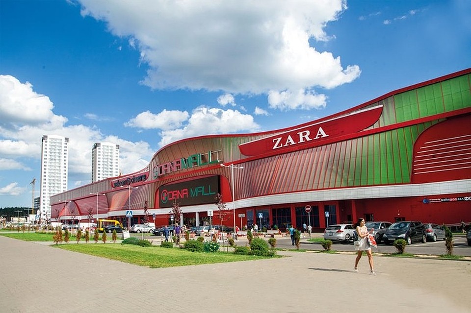 Торгово-развлекательный центр Dana Mall - рай для приятного шопинга и развлечений.