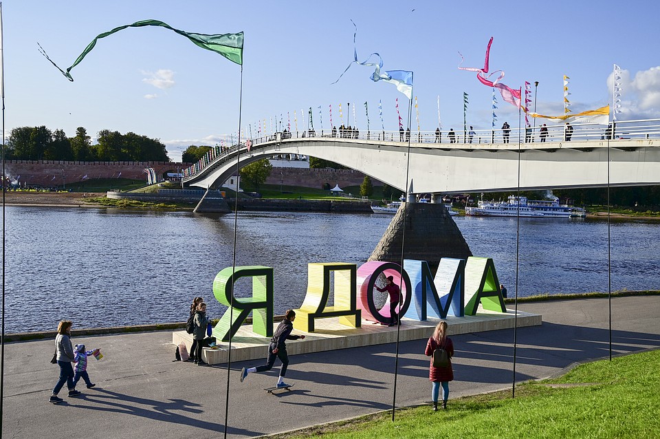 Арт-объект на набережной города