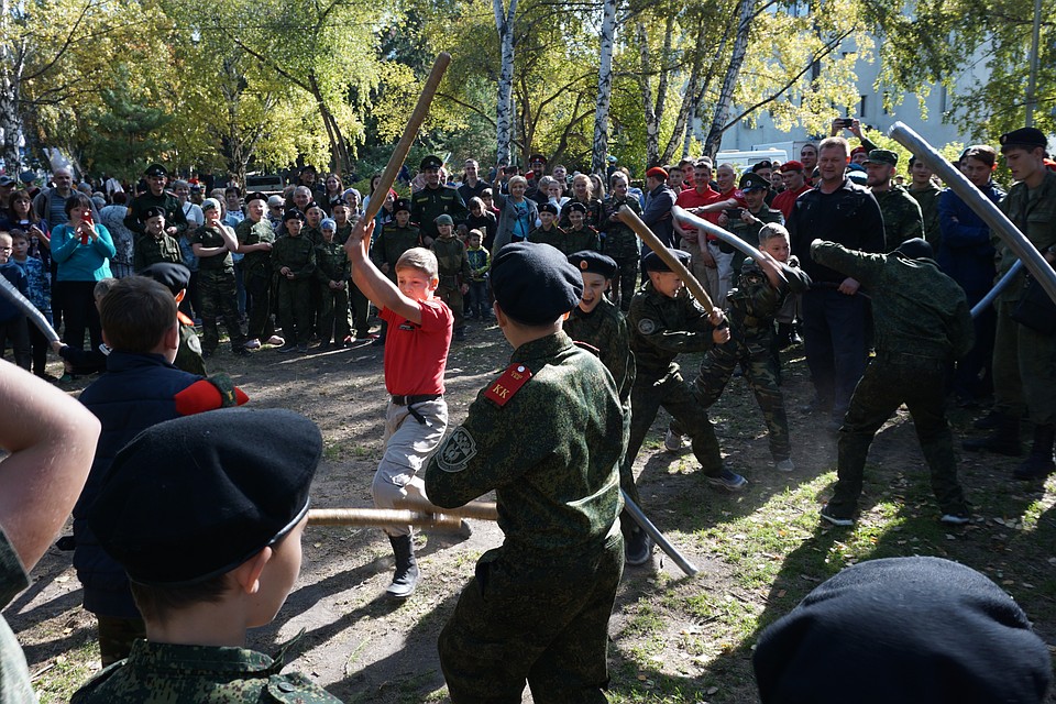 Участникам выдавали мягкие копии шашек. Фото: Владимир ПТАШНИК