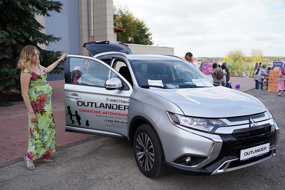 Новый Outlander семиместный, с третьим рядом сидений Фото: Светлана МАКОВЕЕВА