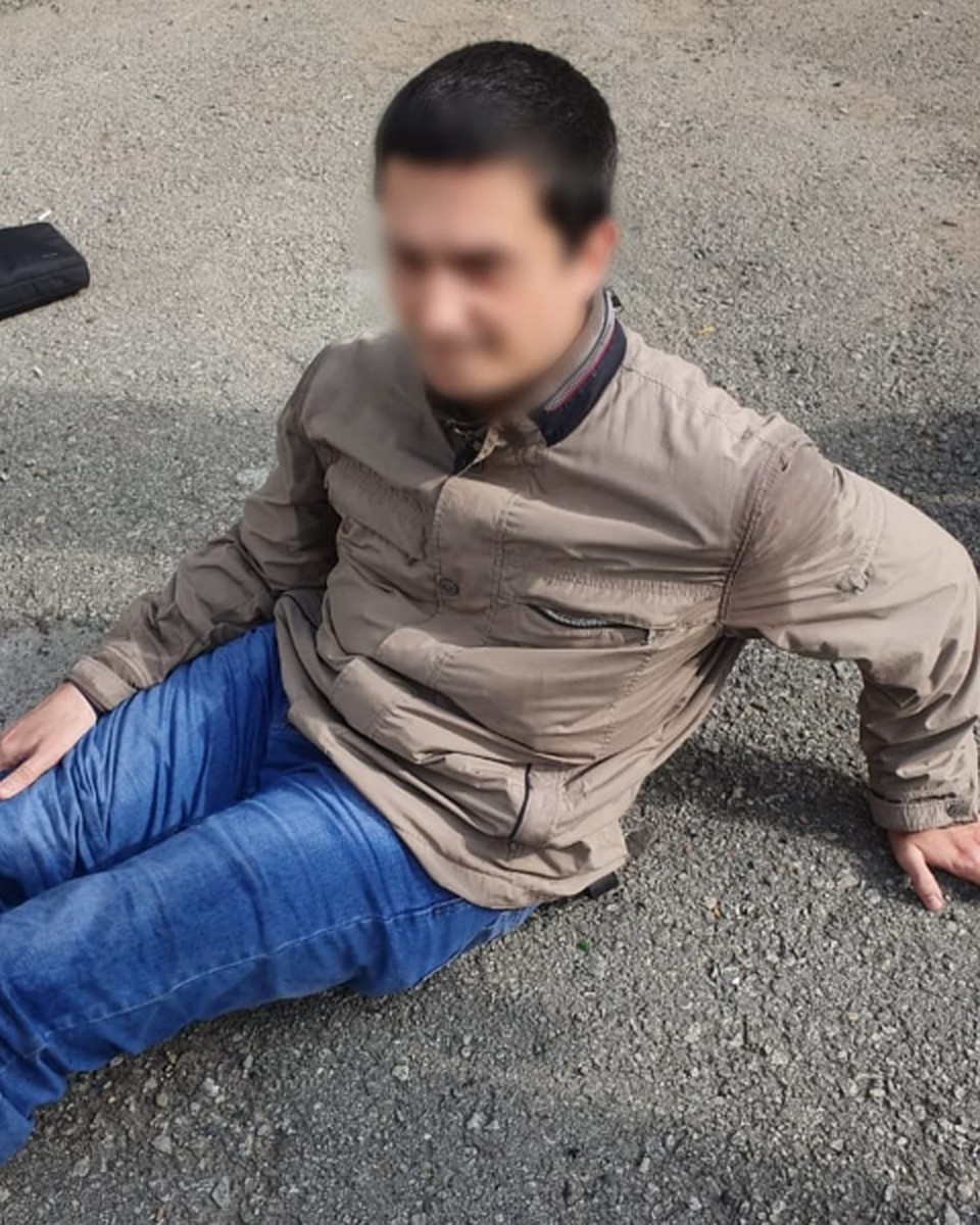 Нападавший молодой человек нерусской внешности. Фото: УМВД по Приморскому краю