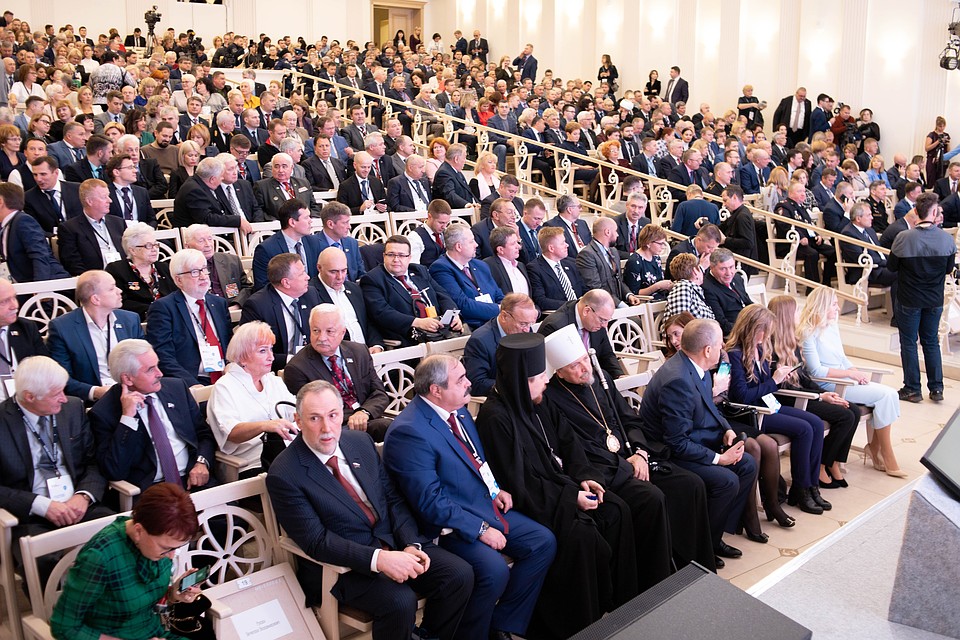 В списках приглашенных - более 500 человек. Фото: Антон ЗАБИРОВ