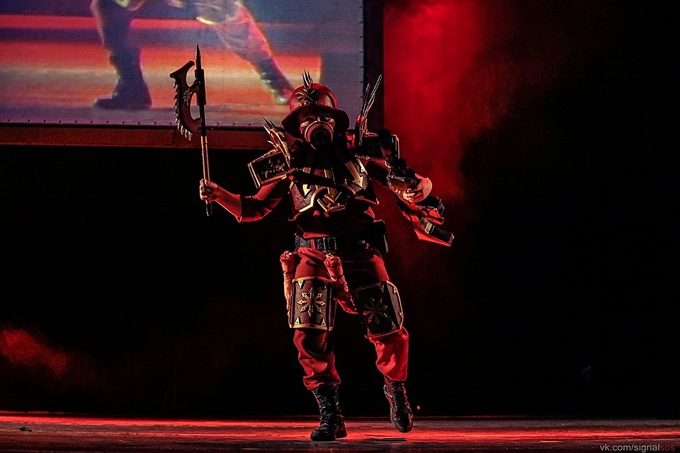 Виктор в образе Бойца Кровавого пакта из игры Warhammer 40000. Фото героев публикации