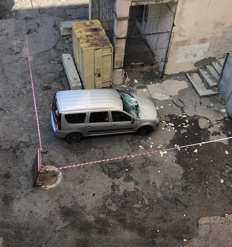 Место ЧП оцепили ленточкой. Фото: Илона Калмыкова