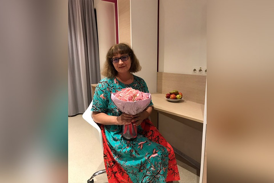 Телеведущий Андрей Малахов подарил нижегородке букет из роз. Фото: СОЦСЕТИ