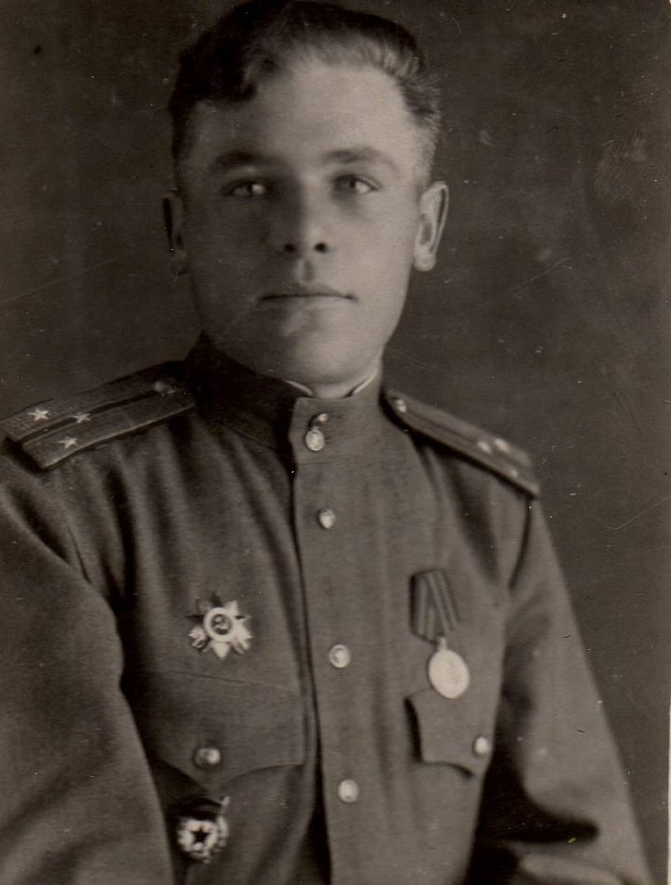 В конце апреля 1945 года Петр Халуев был награжден орденом Отечественной войны 1-й степени, но до Дня Победы ему пришлось лечиться в госпитале.