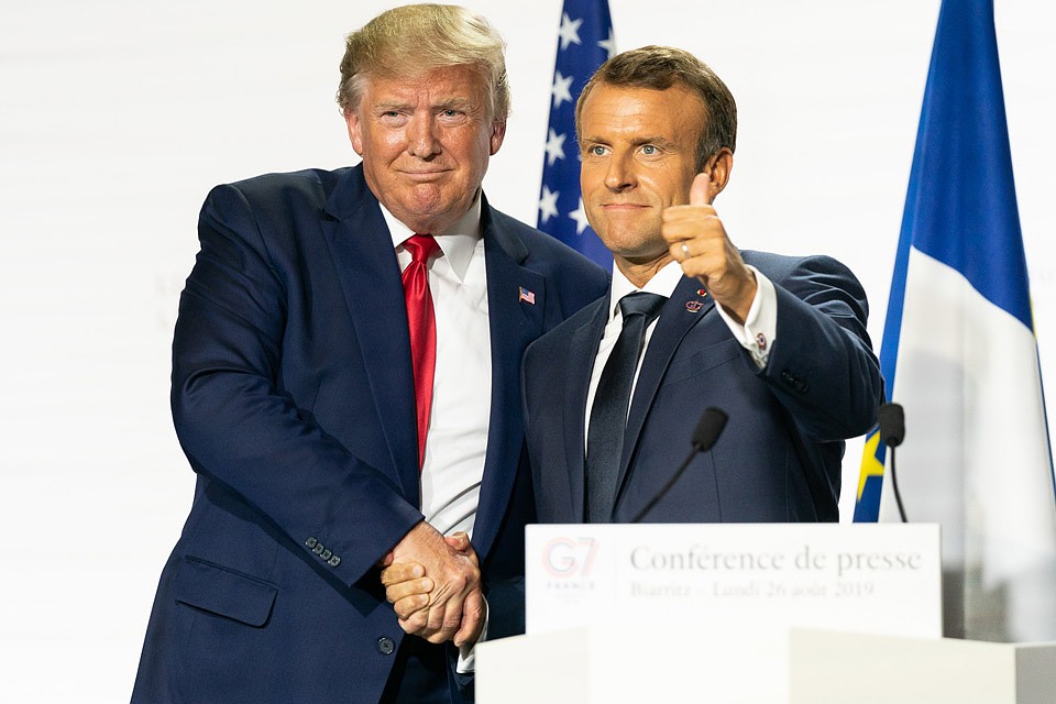 Сколько бы ни демонстрировали ободряющие жесты Трамп и лидеры ЕС, Европа определенно стремится сбросить с себя влияние США. Фото: GLOBAL LOOK PRESS