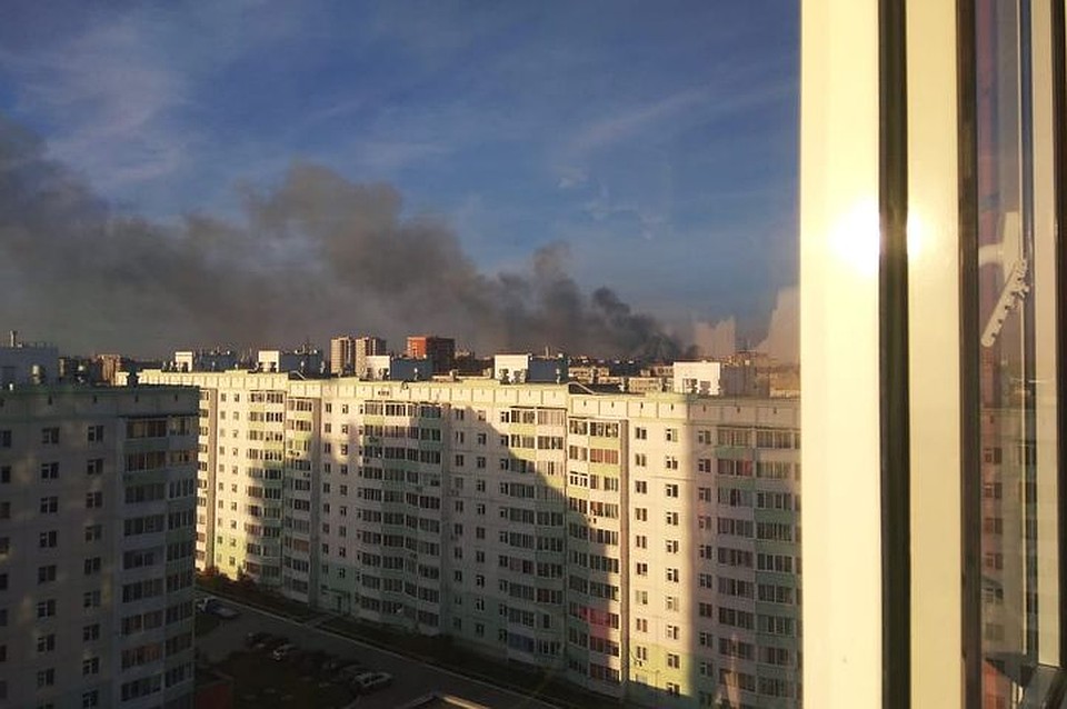 Дым от пожара заметили жители города. Фото: читатель КП-Новосибирск