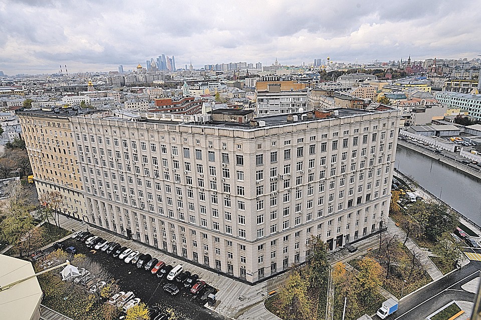 Комплекс зданий на Овчинниковской набережной. Фото: Михаил ФРОЛОВ