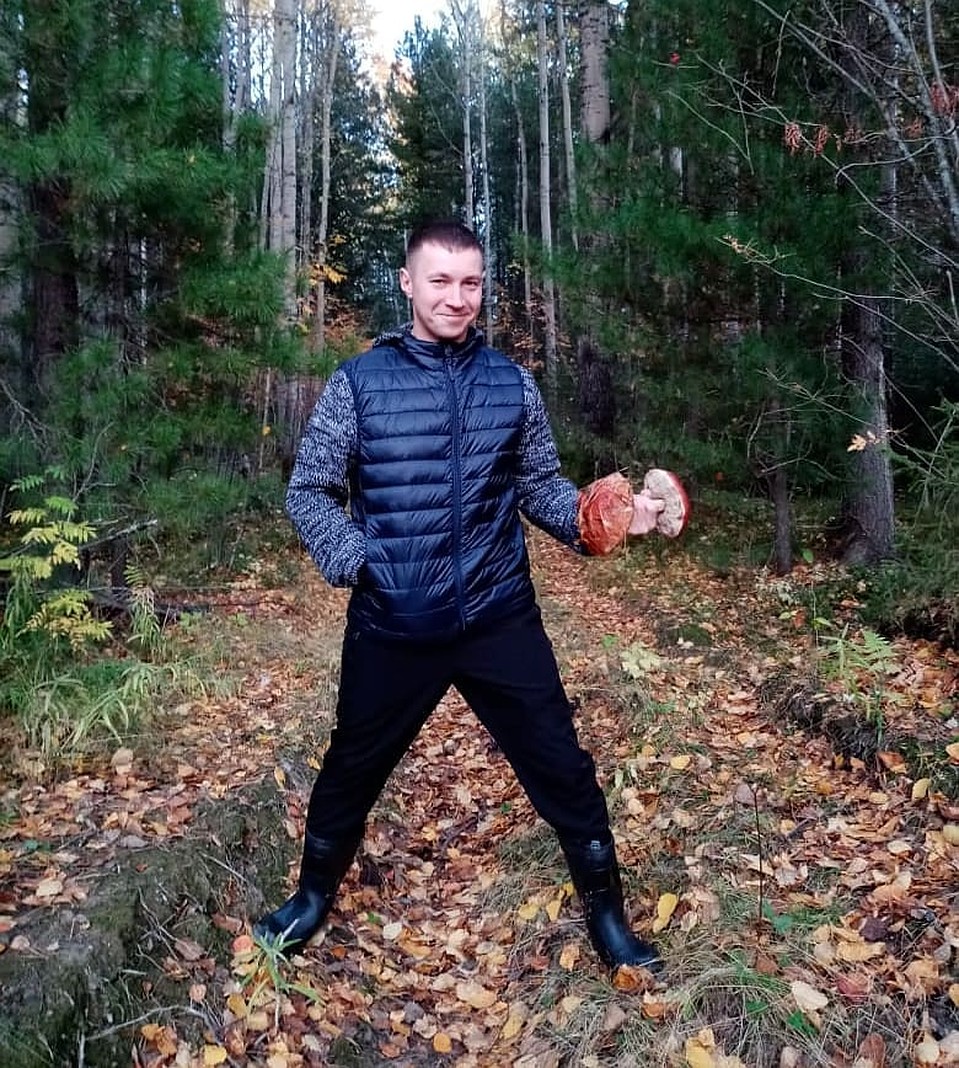 В свободное время Дмитрий любит ходить по лесу и собирать грибы Фото: Личная страничка героя публикации в соцсети