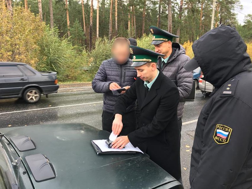 "Дорожный пристав" за две недели помог взыскать долгов на сумму более трех миллионов рублей Фото: Областной УГИБДД