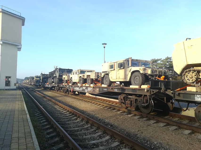 Колонна американской военной техники в восьми километрах от белорусской границы. Фото: Lietuvos kariuomenė.