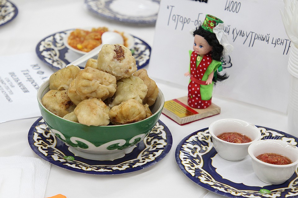 Не только красиво, но и вкусно. Спасибо друзьям за душевный подход к кухне! Фото: Юлия ПЫХАЛОВА