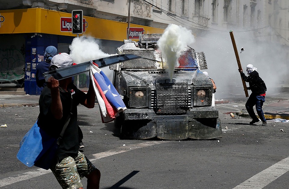 Массовые беспорядки охватили столицу Чили. Фото: REUTERS