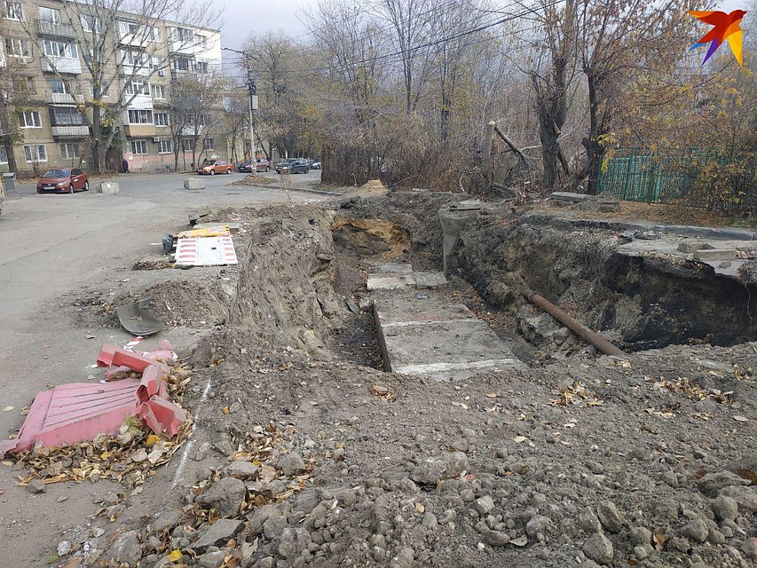 Глубина котлованов достигает нескольких метров Фото: Александр Уриевский