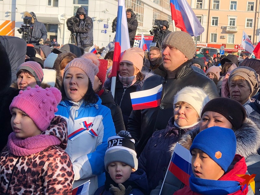 Тюменцы пели гимн вместе с выступающими Фото: Алексей КОСЕНЧУК