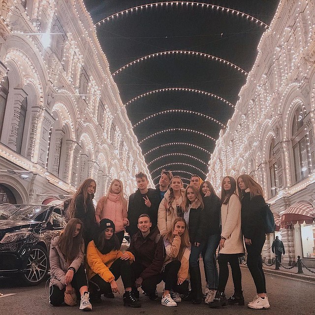Сейчас друзья Марины - блогеры. Фото: instagram.com