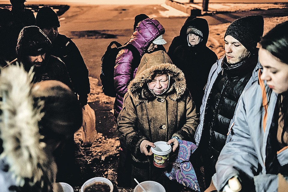 Миска горячего супа и доброе слово - такие «мелочи» могут спасти жизнь. Фото: пресс-служба БФ «Ночлежка»