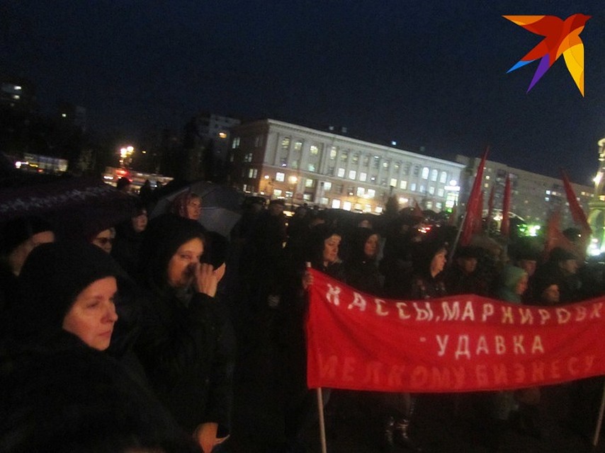 Митинг по случаю годовщины Октябрьской революции Фото: Светлана ВОЛКОВА