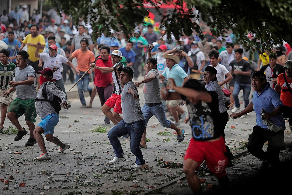 Уличные столкновения сторонников и противников Моралеса, октябрь 2019 г. Фото: GLOBAL LOOK PRESS