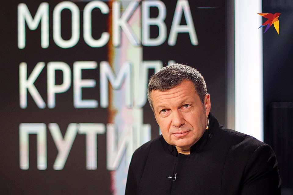 Телеведущий Владимир Соловьев в студии телепередачи "Москва. Кремль. Путин". Фото: Александр ШПАКОВСКИЙ