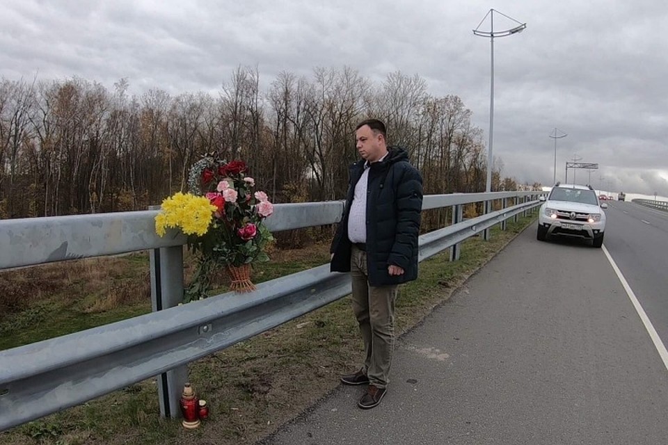 Житель Пионерского Антон Буравшев подъехал к месту аварии, спустя несколько минут после трагедии. Это он отвез раненого ребенка в больницу. Фото: Ольга Гончарова