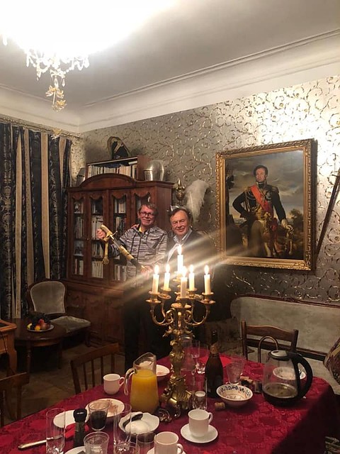 Ужин был при свечах Фото: Михаил БУГАЕВ