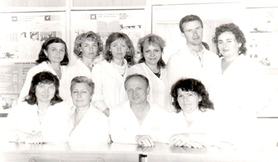 Виктор Петрович Звягин со своими учениками. Выпуск 1991 года. Фото: Личный архив героя публикации
