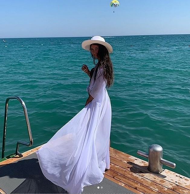 А как вам такой образ? Очень нежно, не правда ли? Фото: www.instagram.com/e.soboleva27.